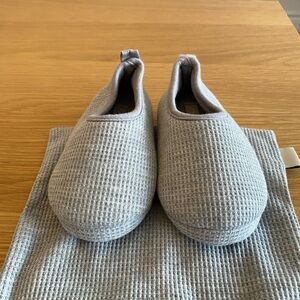 Zara Slippers size 22-23 / 6-7us